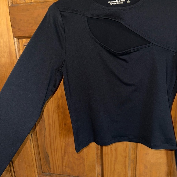 Abercrombie and Fitch black cut out top! Soft AF collection women’s size medium! - Picture 7 of 7